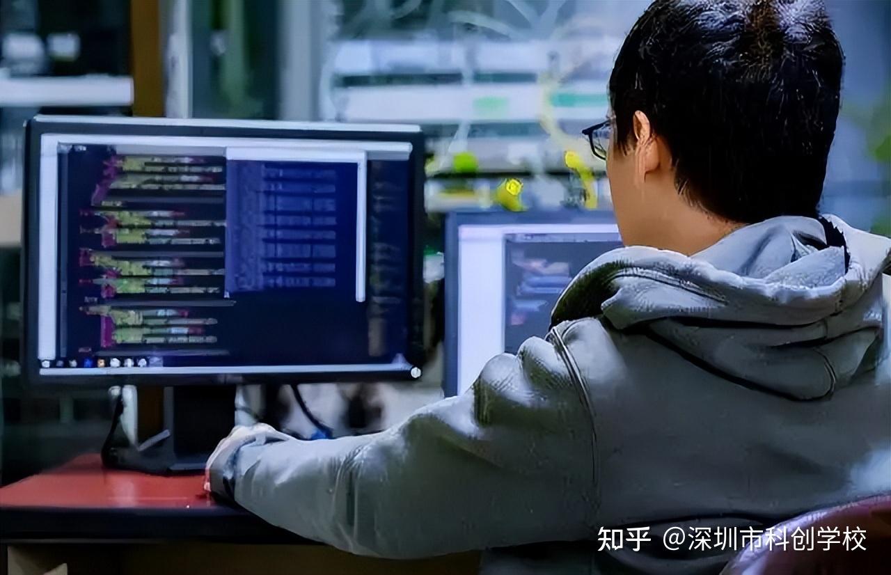 軟件開發培訓 互聯網時代的黑馬職業，就業前景名副其實的高